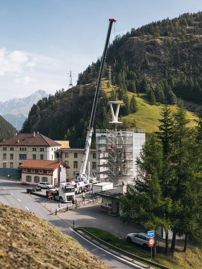 Bau des Weissen Turmes in Mulegns