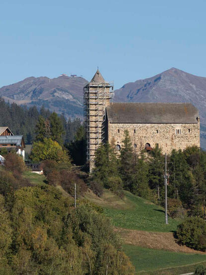 Burg Riom mit Gerüst 2026